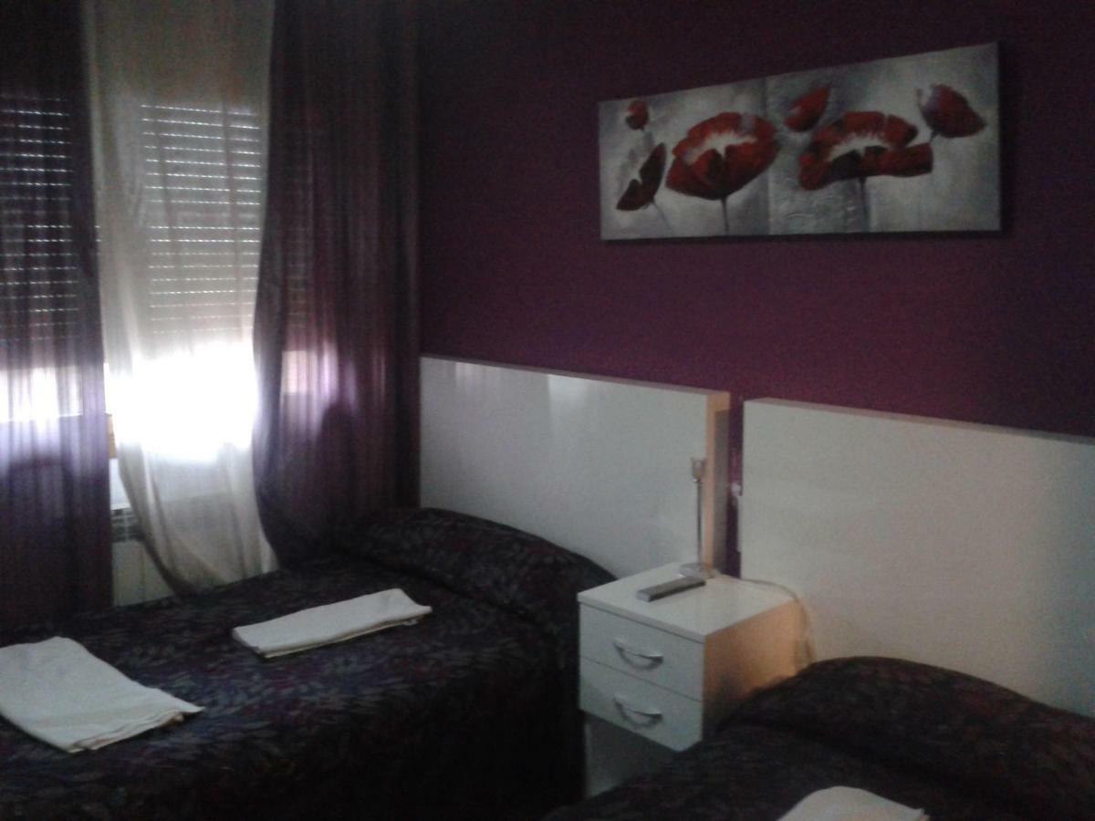 Hostal Texas 2 Fuentes de Ebro المظهر الخارجي الصورة