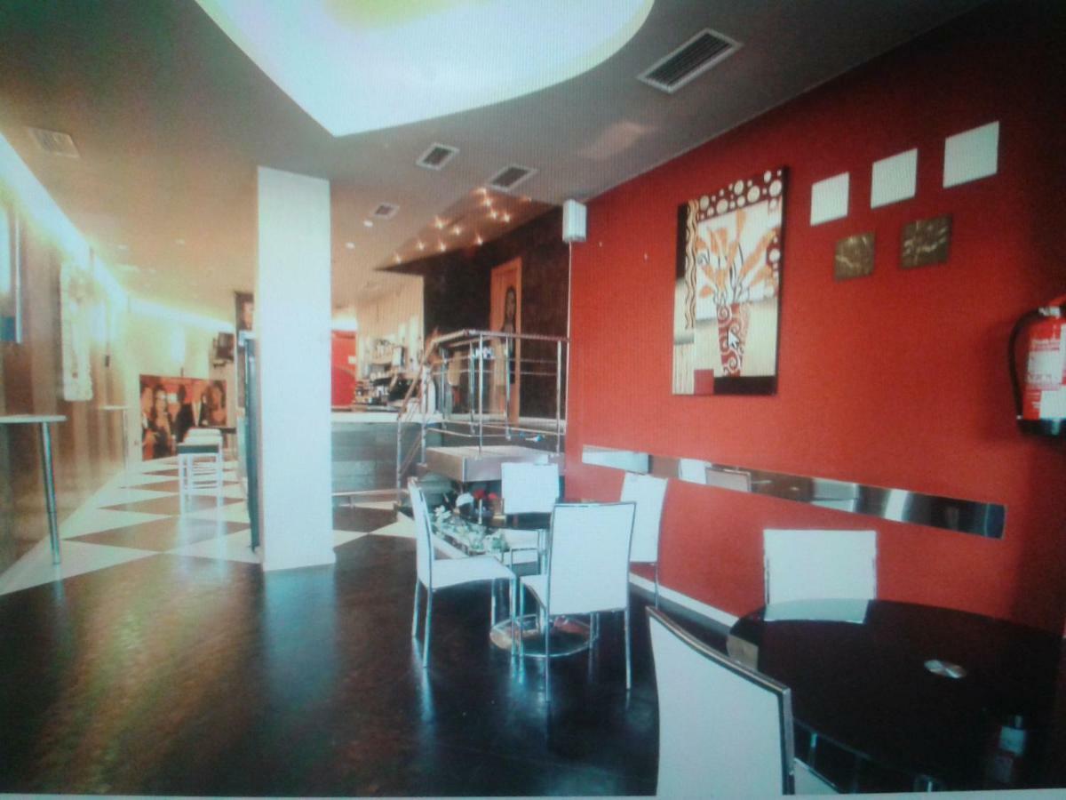 Hostal Texas 2 Fuentes de Ebro المظهر الخارجي الصورة