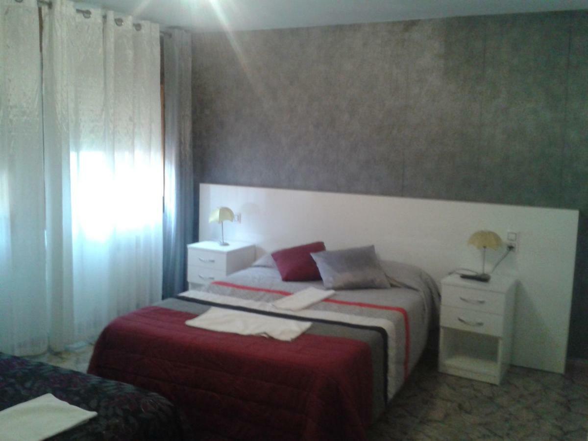 Hostal Texas 2 Fuentes de Ebro المظهر الخارجي الصورة
