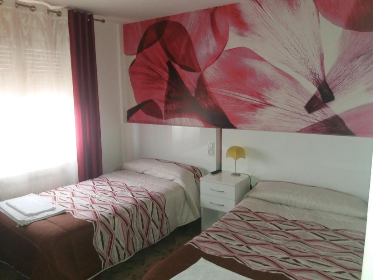 Hostal Texas 2 Fuentes de Ebro المظهر الخارجي الصورة